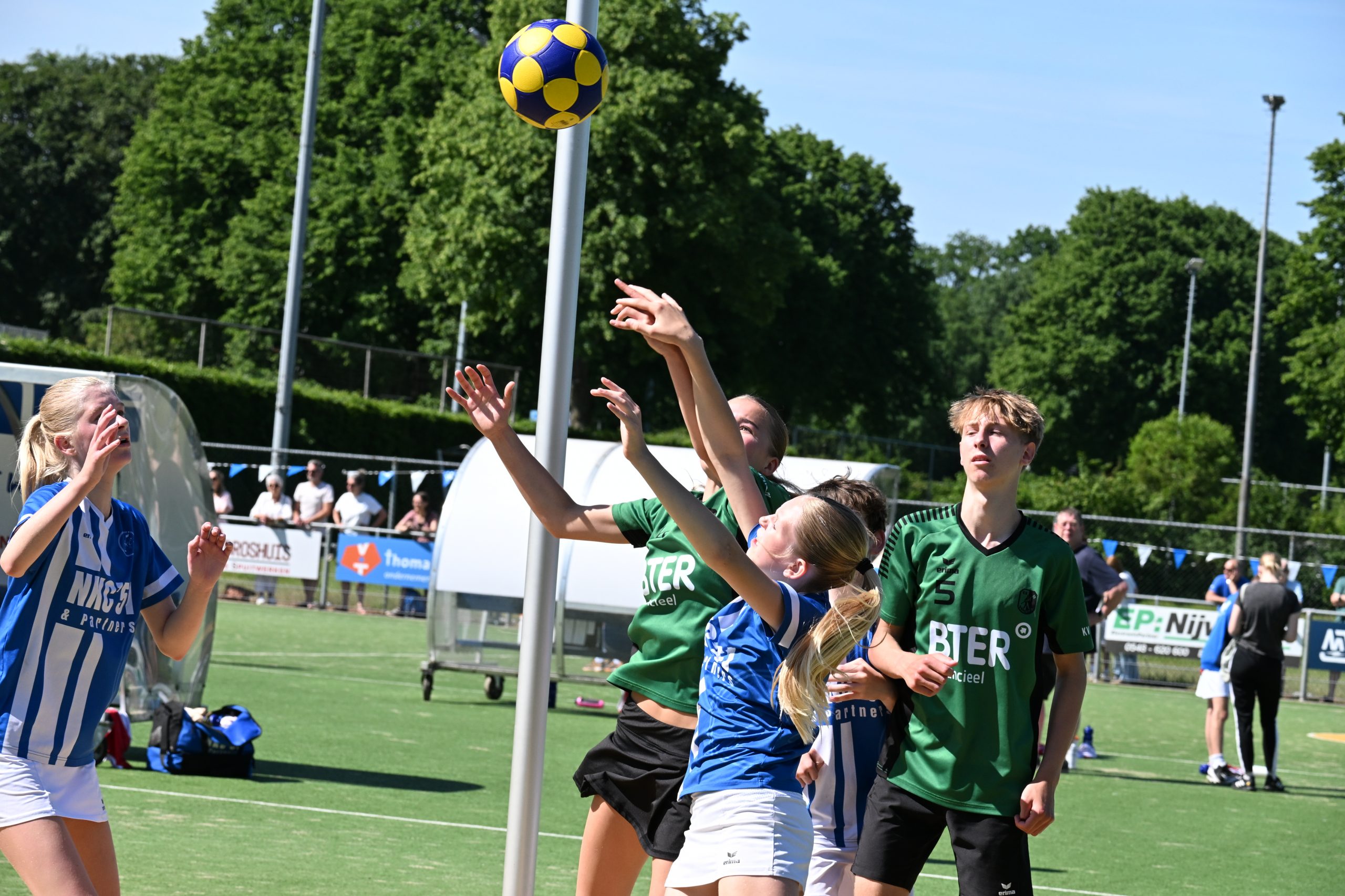 De Triangel winnaar schoolkorfbaltoernooi groep 3/4, toernooi overige groepen valt in het water