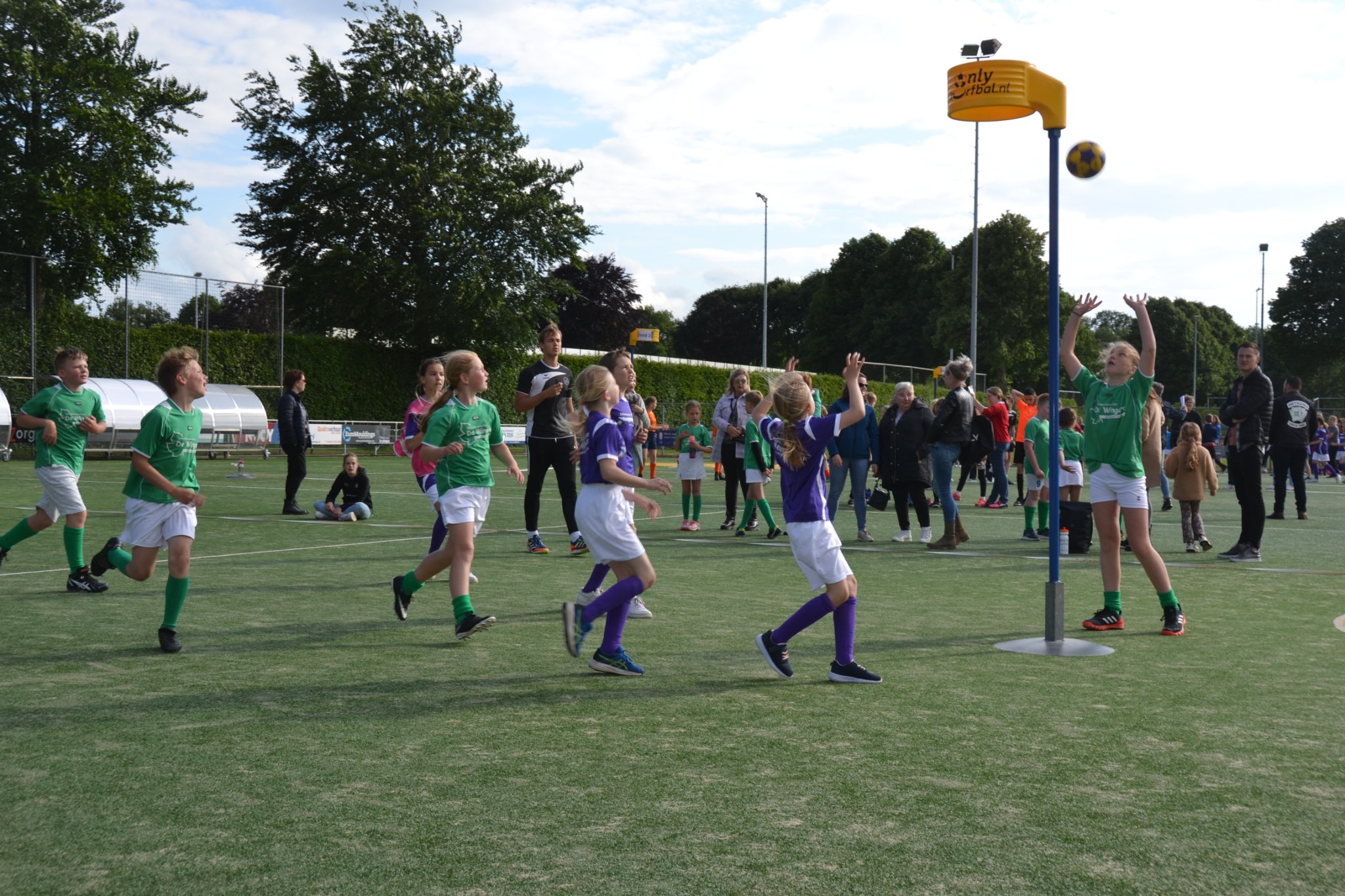 Drukbezet schoolkorfbaltoernooi bij NKC ‘51